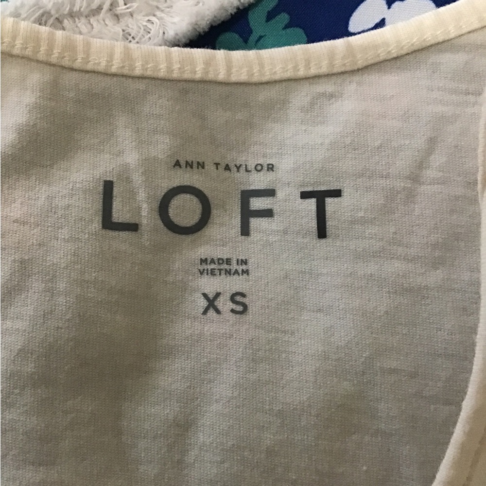 Women’s size extra small Ann Taylor loft spaghetti strap camisole cream color cc - Picture 3 of 6